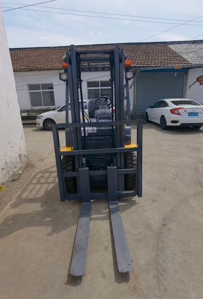 komatsu FD30 Diesel Forklift 3-ton with Triplex Mast - 图片 5