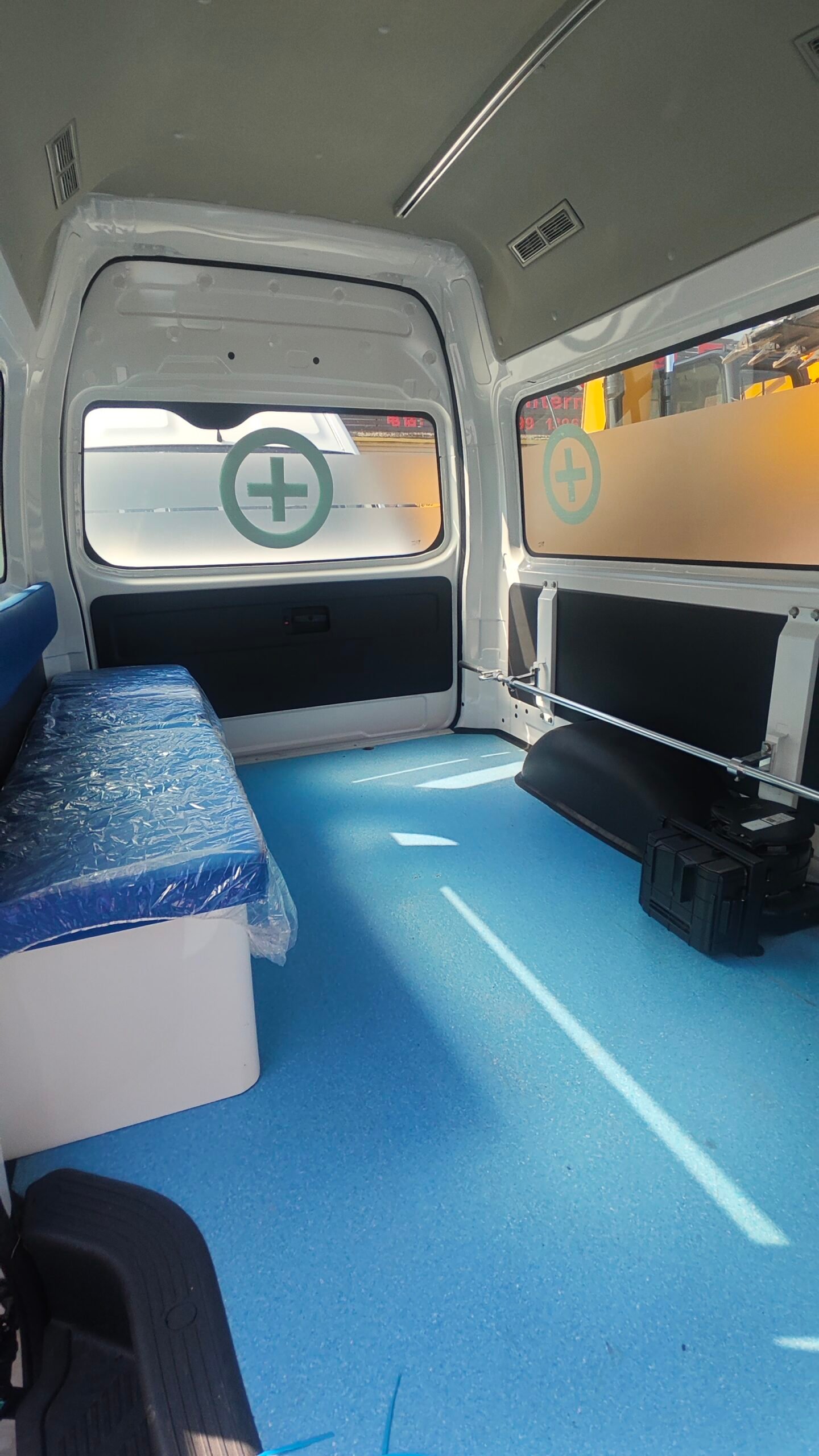 Foton G7 Medical Emergency Ambulance Vehicle - Image 7
