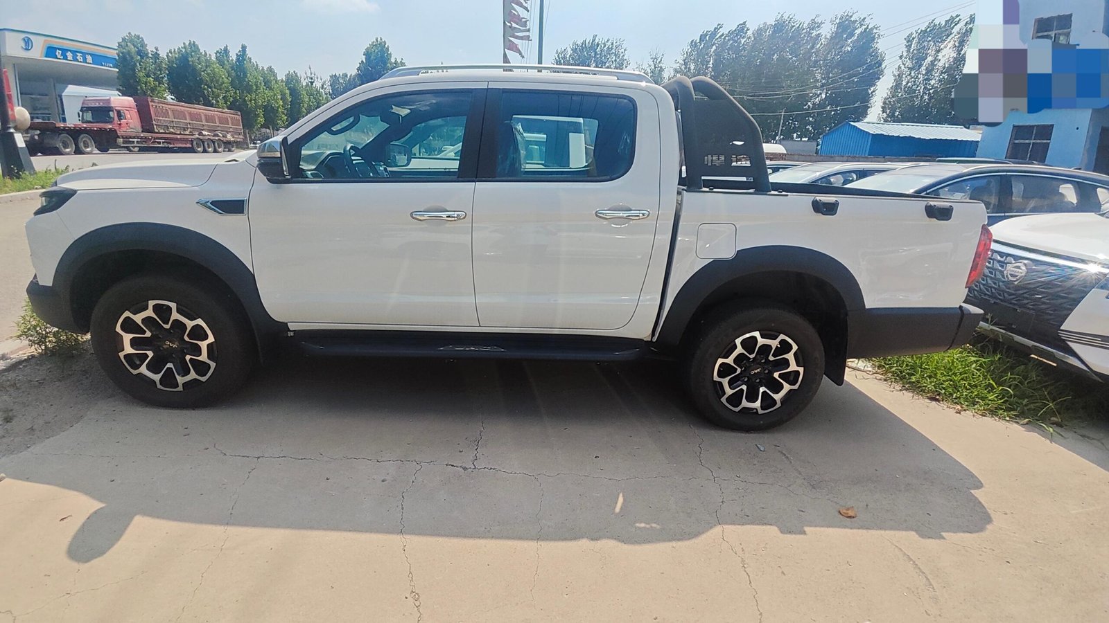 JAC Hunter 2.0T Diesel 8AT 4WD Double Cabin Pickup Truck - Image 8