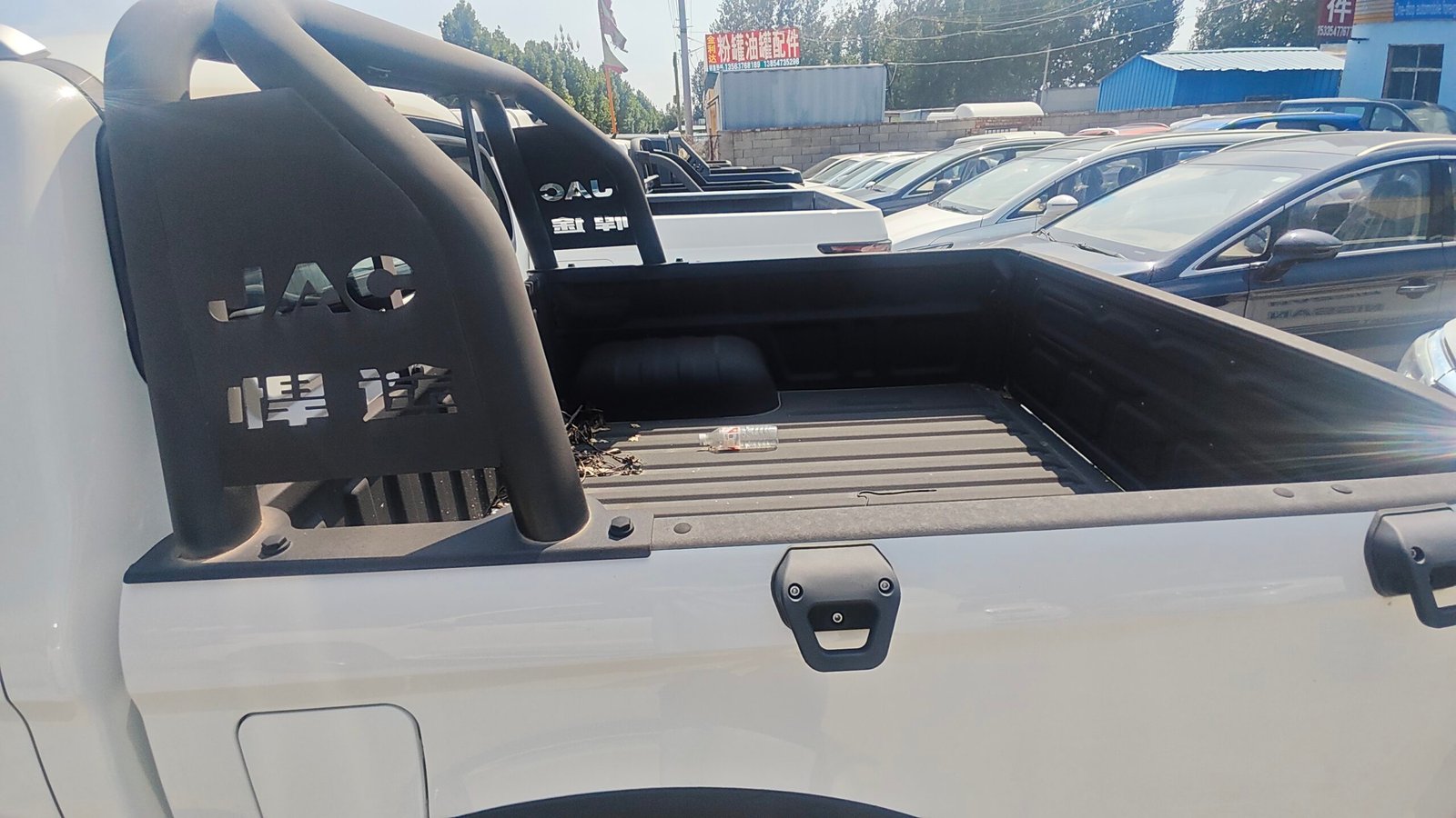 JAC Hunter 2.0T Diesel 8AT 4WD Double Cabin Pickup Truck - Image 4