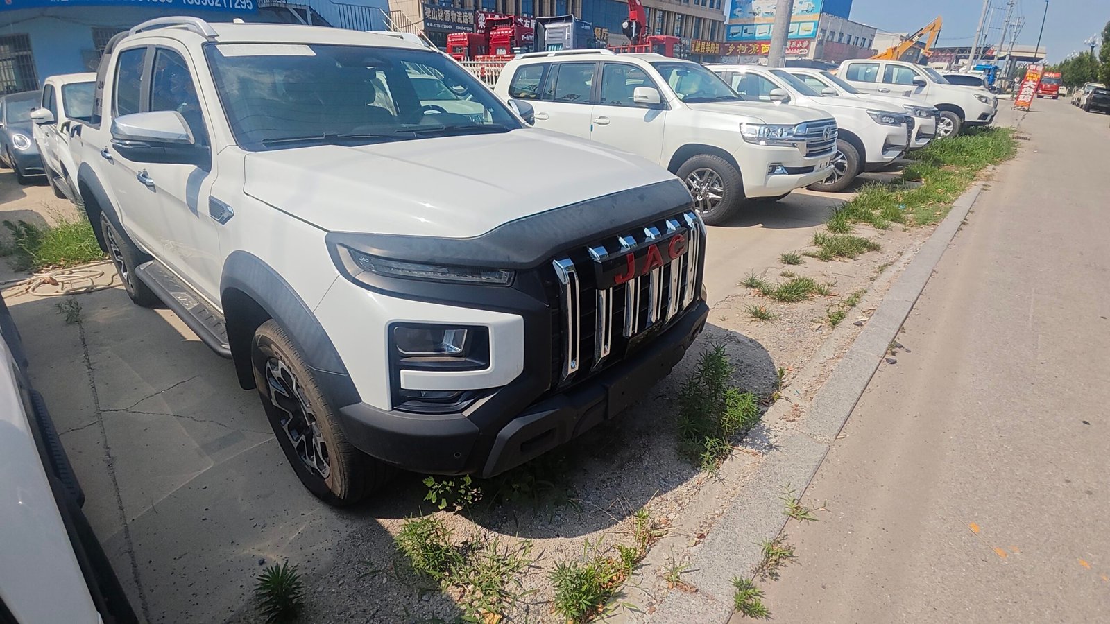 JAC Hunter 2.0T Diesel 8AT 4WD Double Cabin Pickup Truck