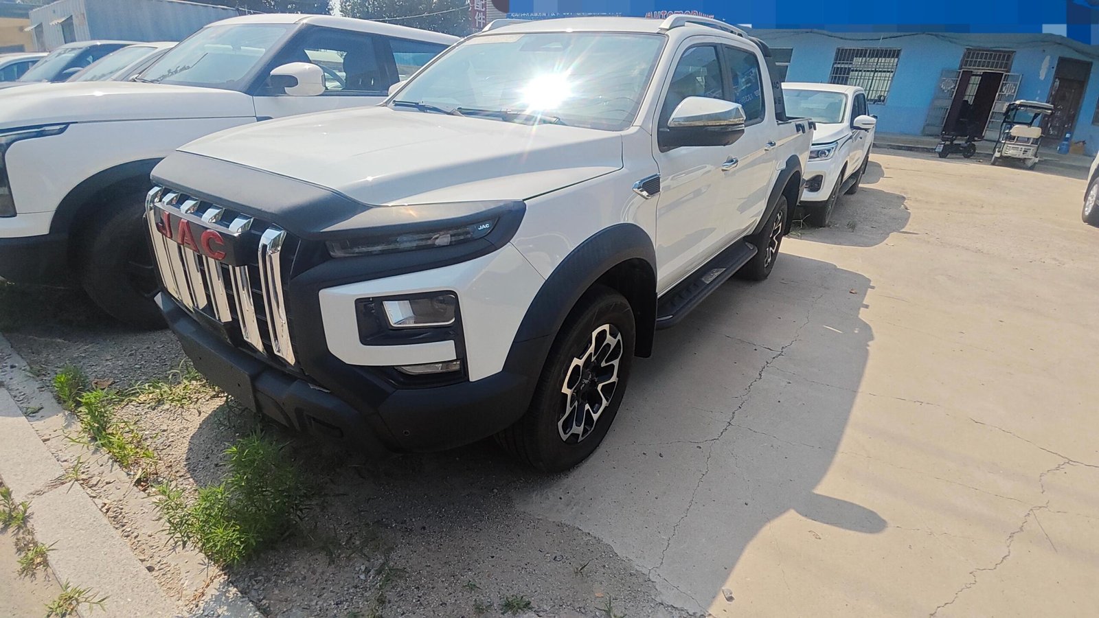 JAC Hunter 2.0T Diesel 8AT 4WD Double Cabin Pickup Truck - Image 7
