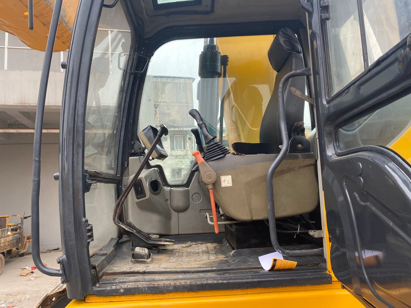 Liugong CLG925D 25 Ton Crawler Excavator - Image 6
