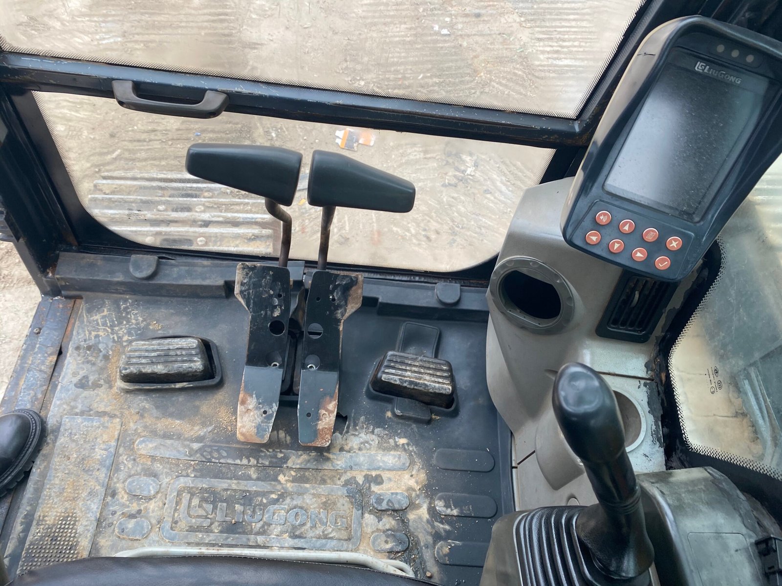 Liugong CLG925D 25 Ton Crawler Excavator - Image 7