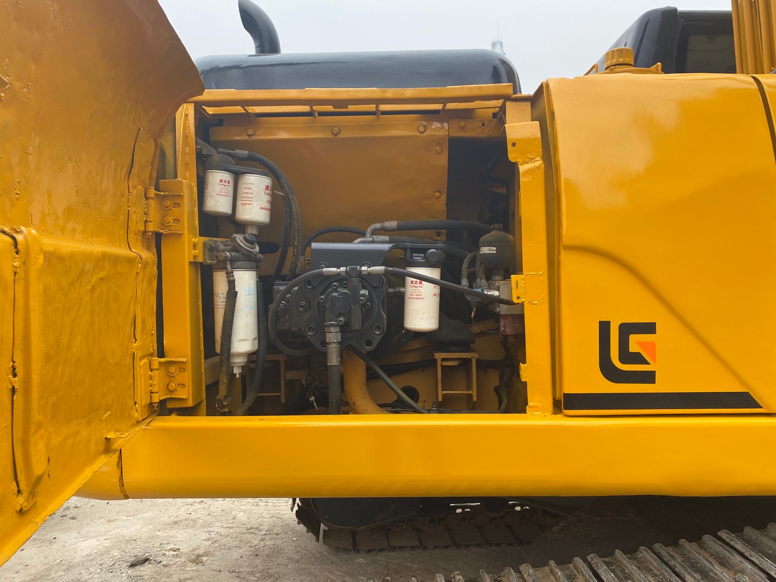 Liugong CLG925D 25 Ton Crawler Excavator - Image 2