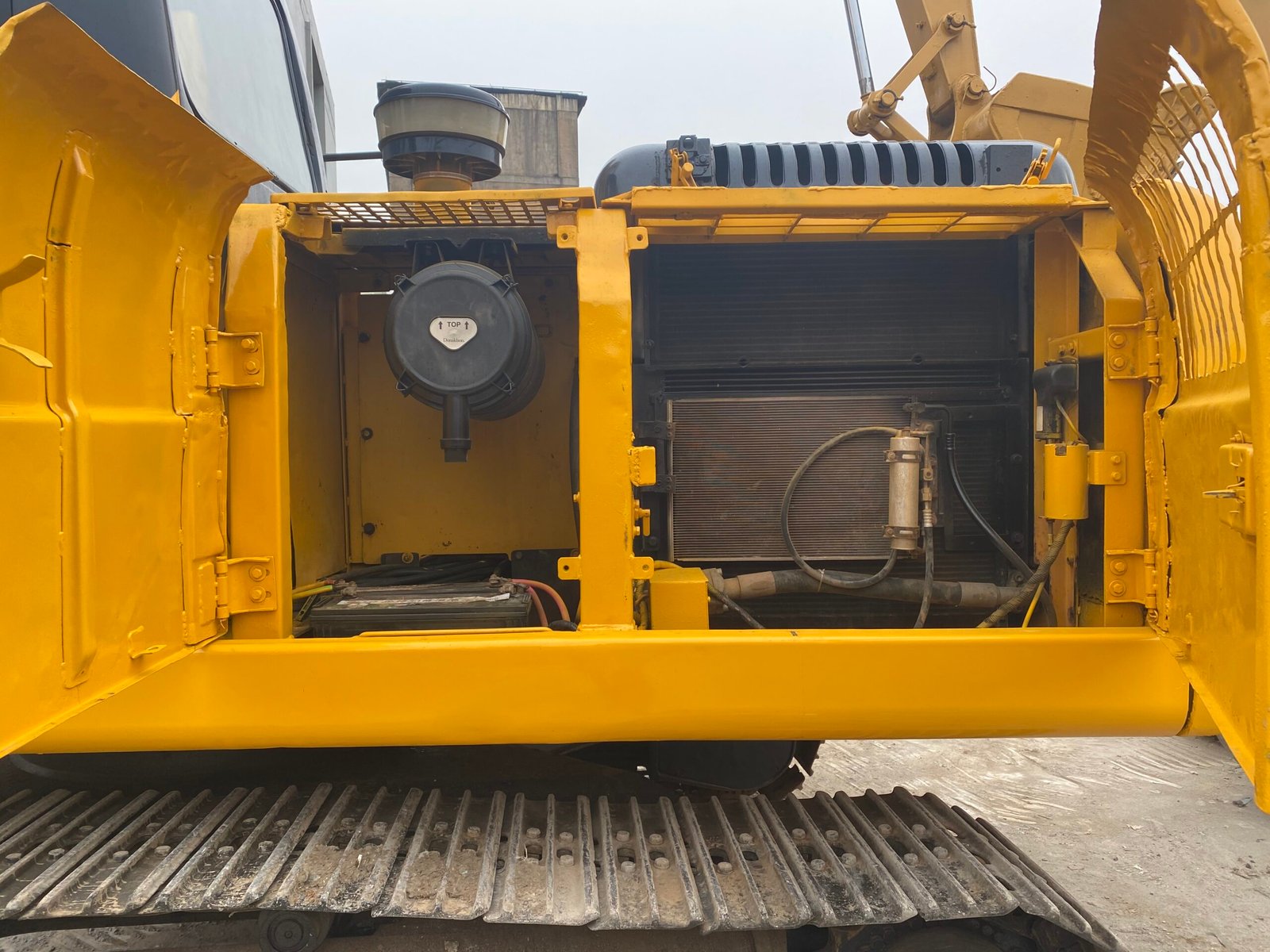 Liugong CLG925D 25 Ton Crawler Excavator - Image 4