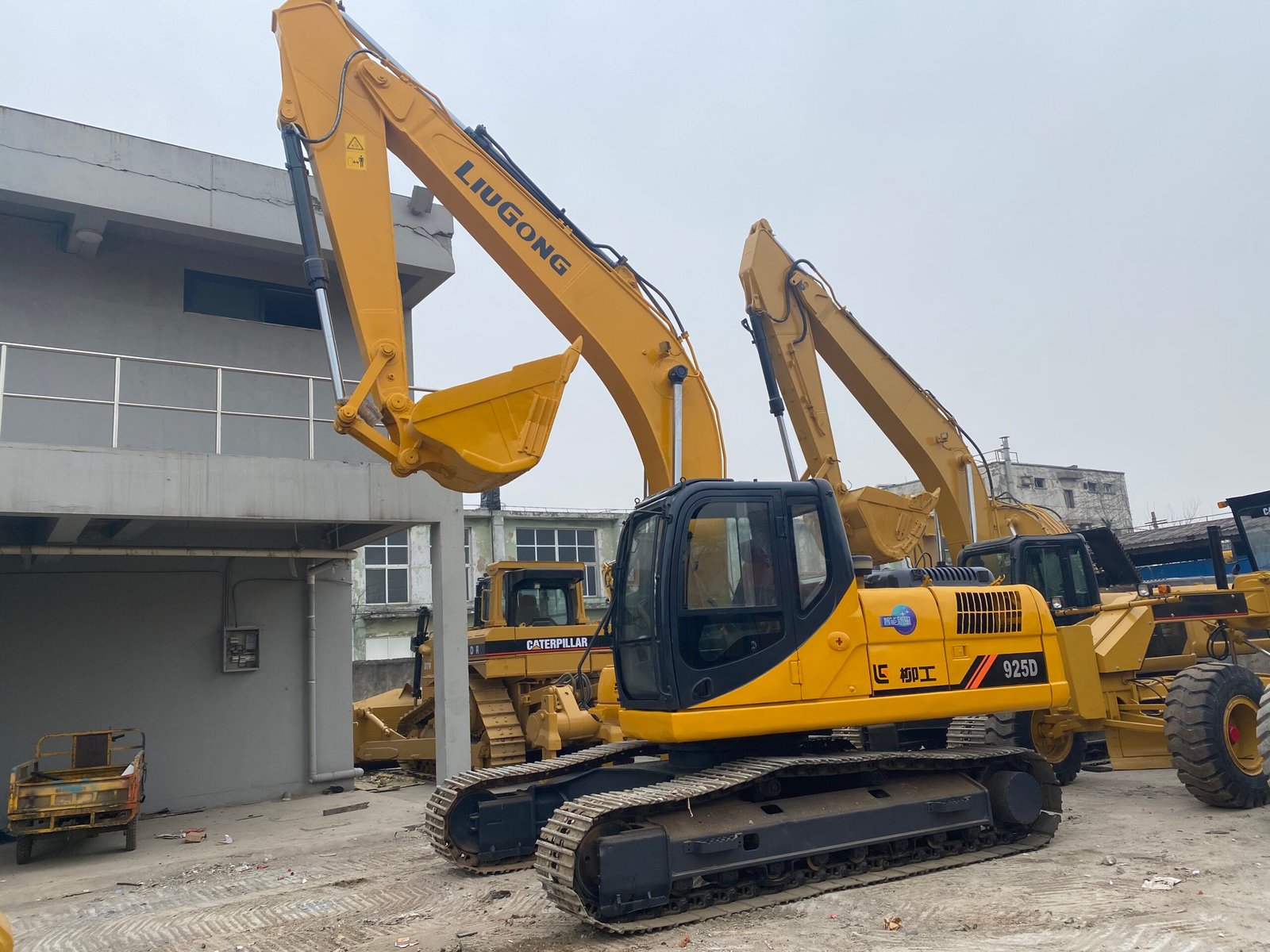 Liugong CLG925D 25 Ton Crawler Excavator - Image 8