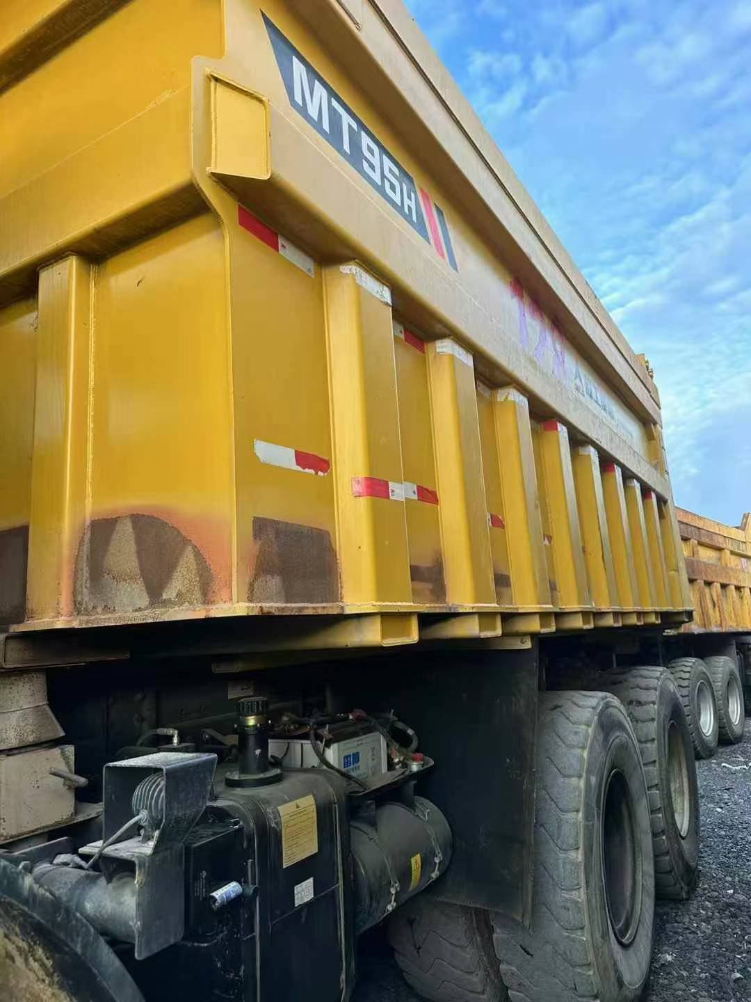 SDLG 95H Wide Body Mining Dump Truck - Image 4