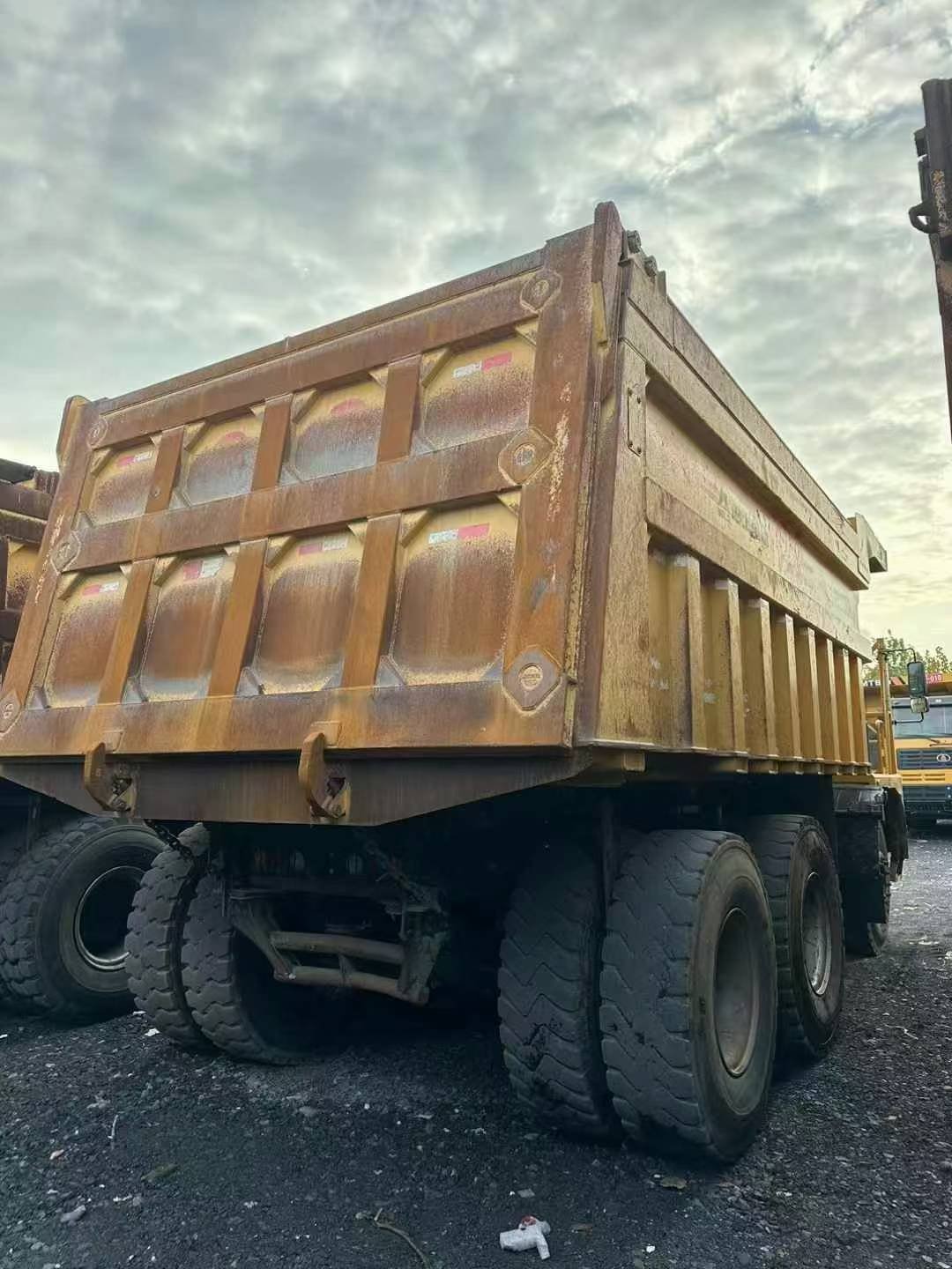 SDLG 95H Wide Body Mining Dump Truck - Image 6