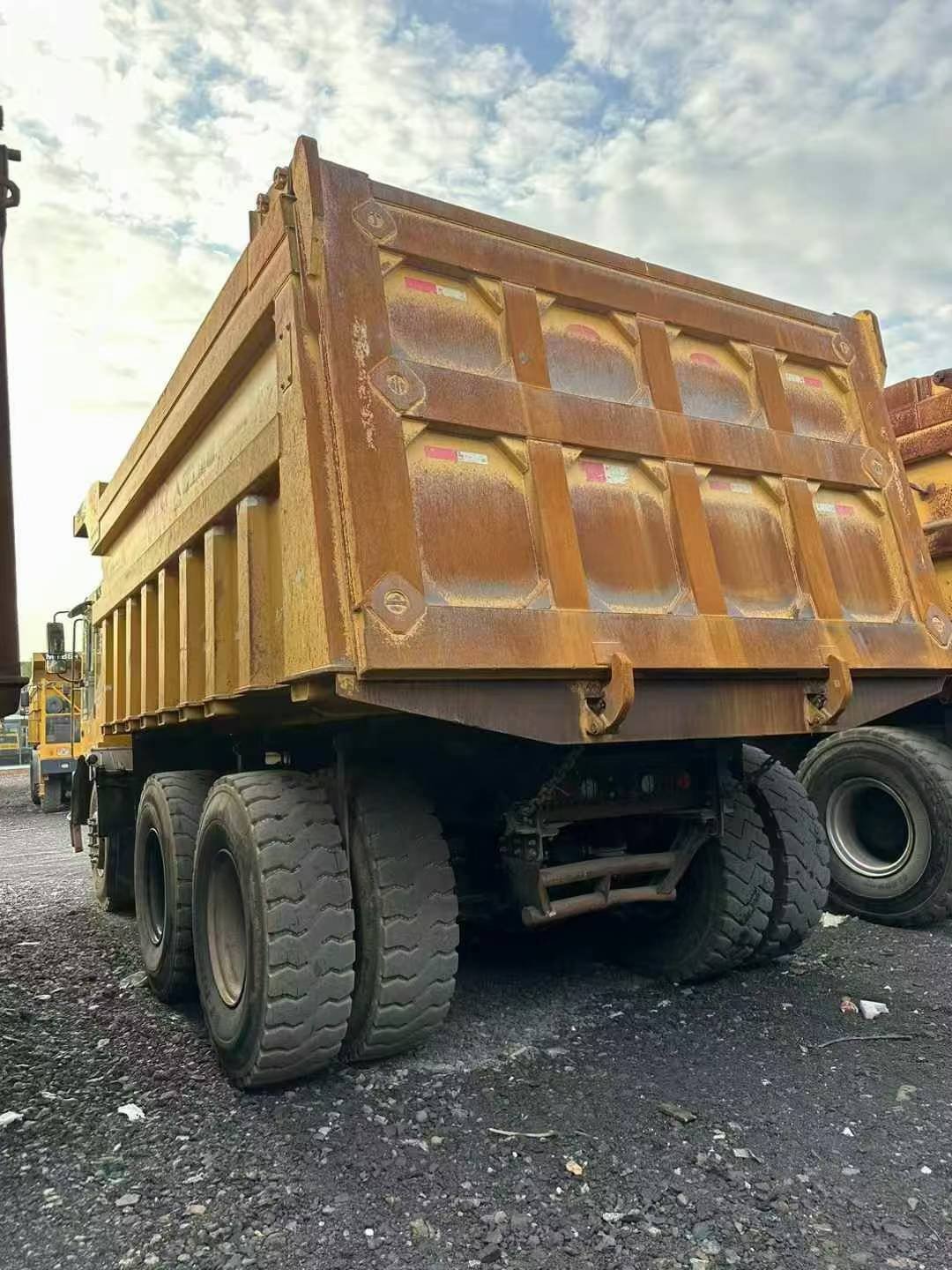 SDLG 95H Wide Body Mining Dump Truck - Image 7